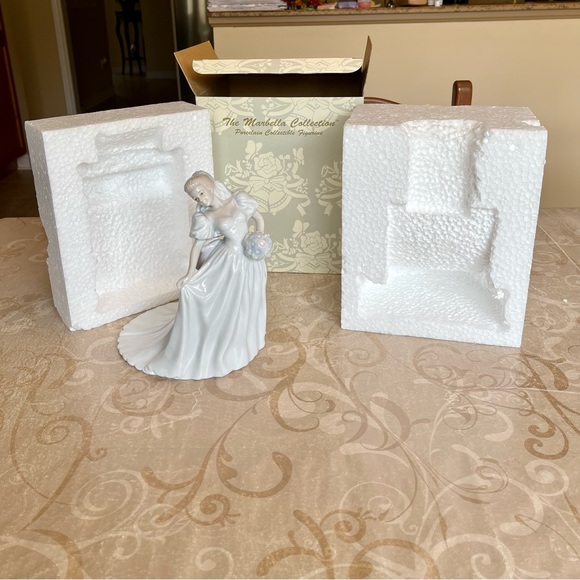 Vintage Russ Berrie The Marbella Collection Porcelain Collectible Bride Figurine - Picture 4 of 7